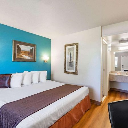 Travelodge By Wyndham Miles City Kültér fotó